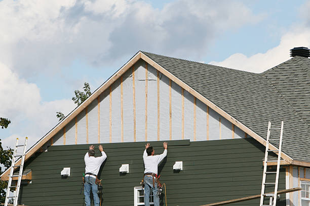 Professional Wood Siding technician working in Girard, IL